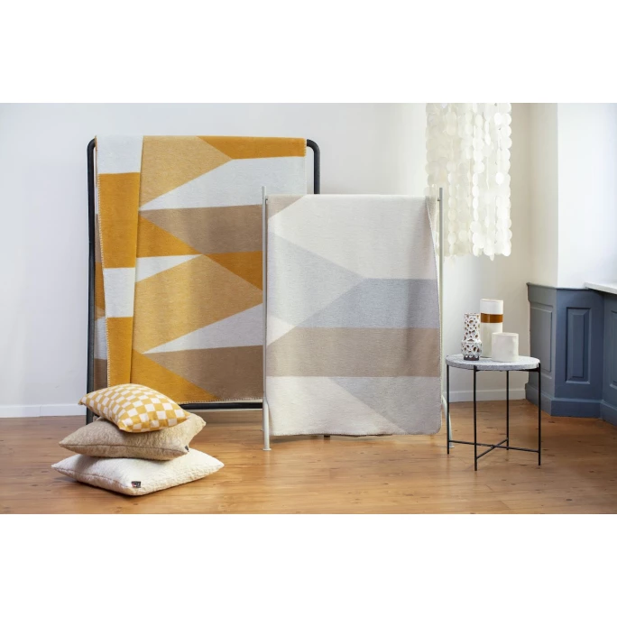 David Fussenegger SAVONA Grafisch Wohndecke - 150x200 Cm - Gold 3 David Fussenegger SAVONA Grafisch Wohndecke - 150x200 Cm - Gold – Bild 3