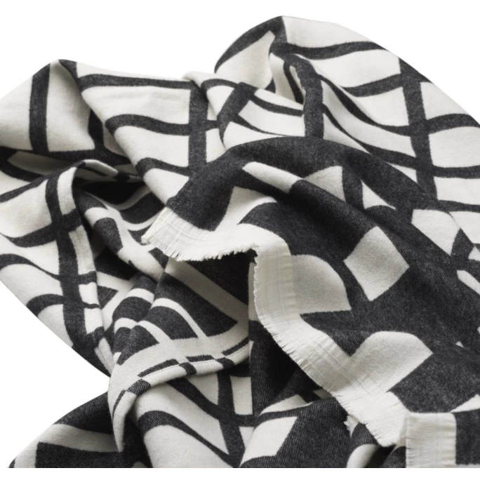 Kristina Dam Studio Contemporary Decke - 130x180 Cm - Black-off White 2 Kristina Dam Studio Contemporary Decke - 130x180 Cm - Black-off White – Bild 2