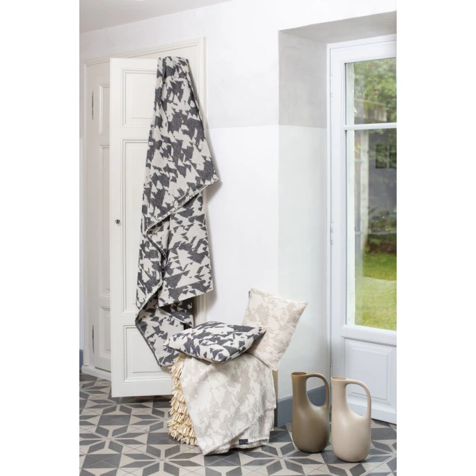 David Fussenegger ALBA Raster Plaid - 140x200 Cm - Anthrazit 3 David Fussenegger ALBA Raster Plaid - 140x200 Cm - Anthrazit – Bild 3